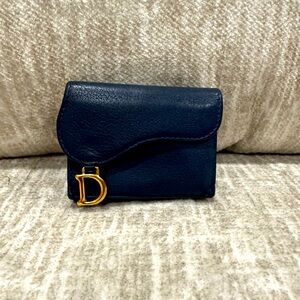 ✨💎 DIOR💎✨Mini Saddle Lotus Leather Wallet w/ dustbag and box.